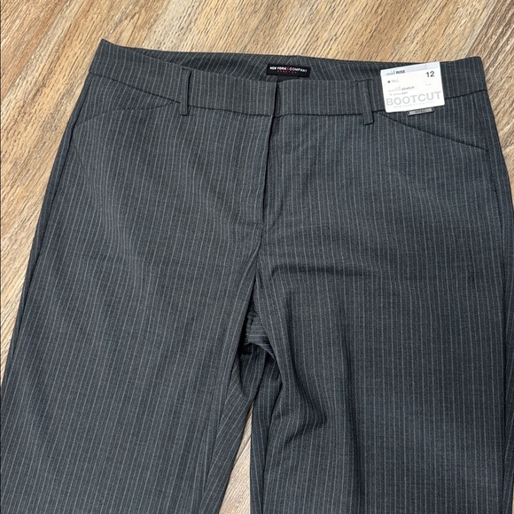 NWT size 12 TALL New York & Company Gray Pinstripe Bootcut Summer Stretch Pants - Picture 3 of 9